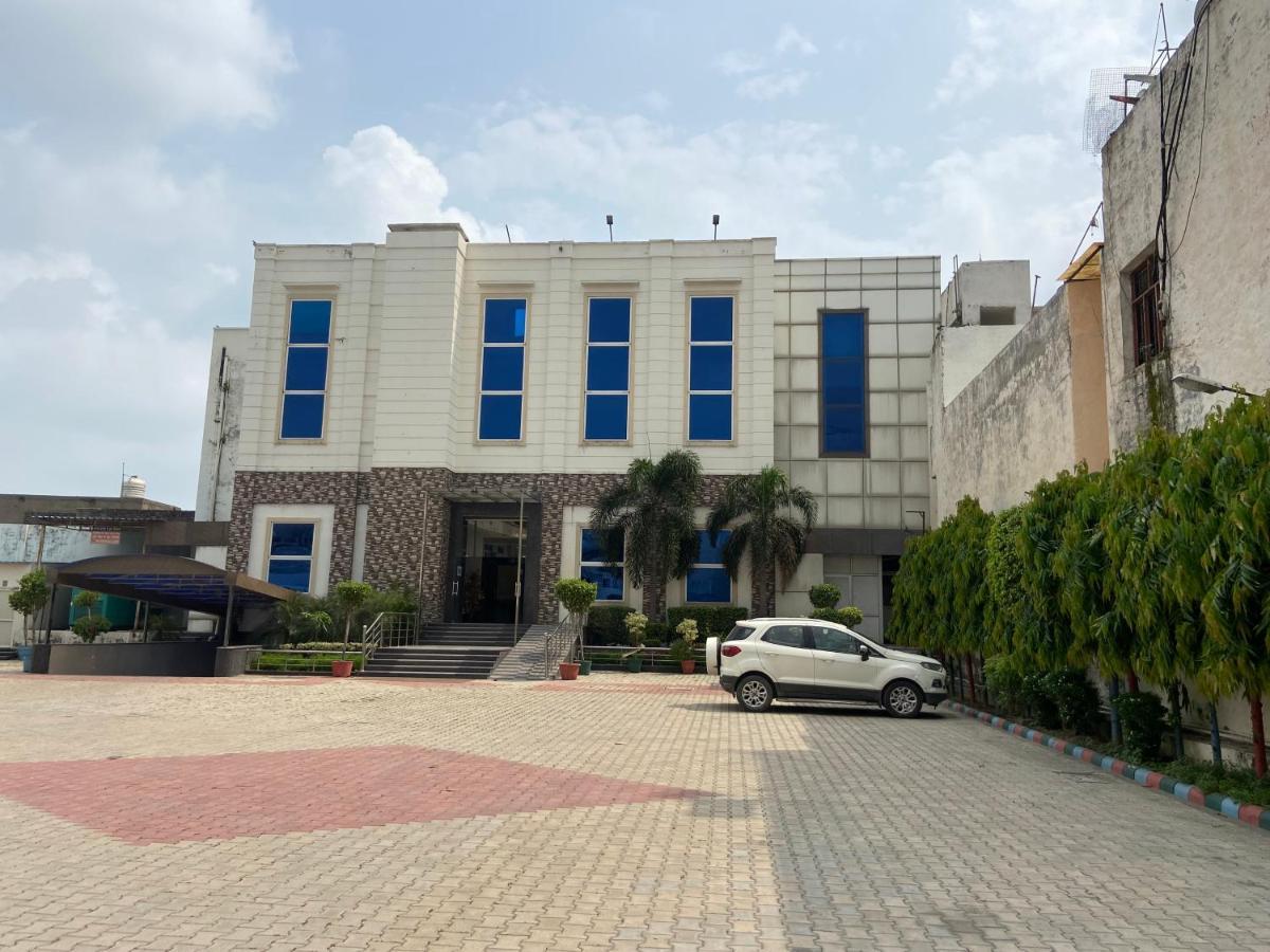 Jalandhar Corporate Suites & Banquet Hall Exterior photo